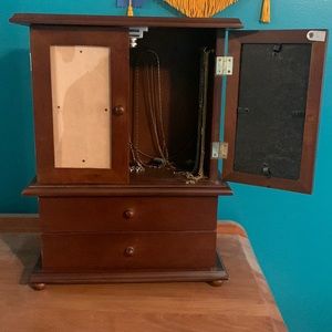 Child’s jewelry box